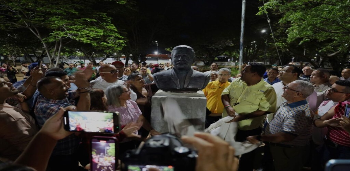 Se restaura busto y reinauguración de la plaza Astolfo Romero “El Parroquiano”