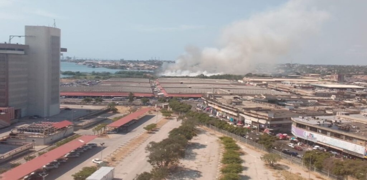 Controlan incendio en recicladora del IMAU en Maracaibo