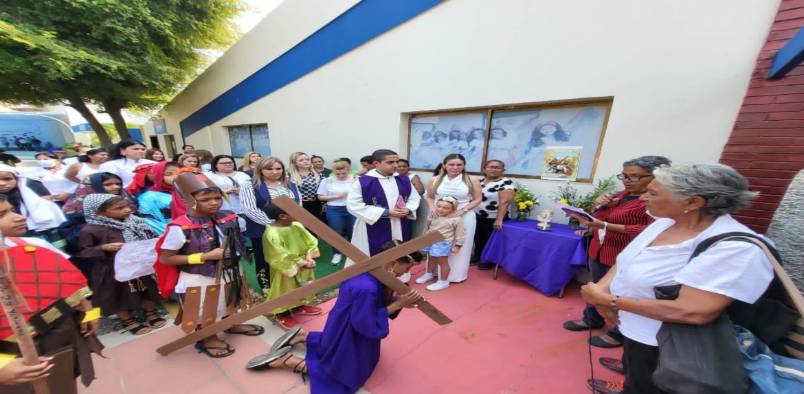 Vía Crucis de Jesucristo escenifican en Fundación Niño Zuliano