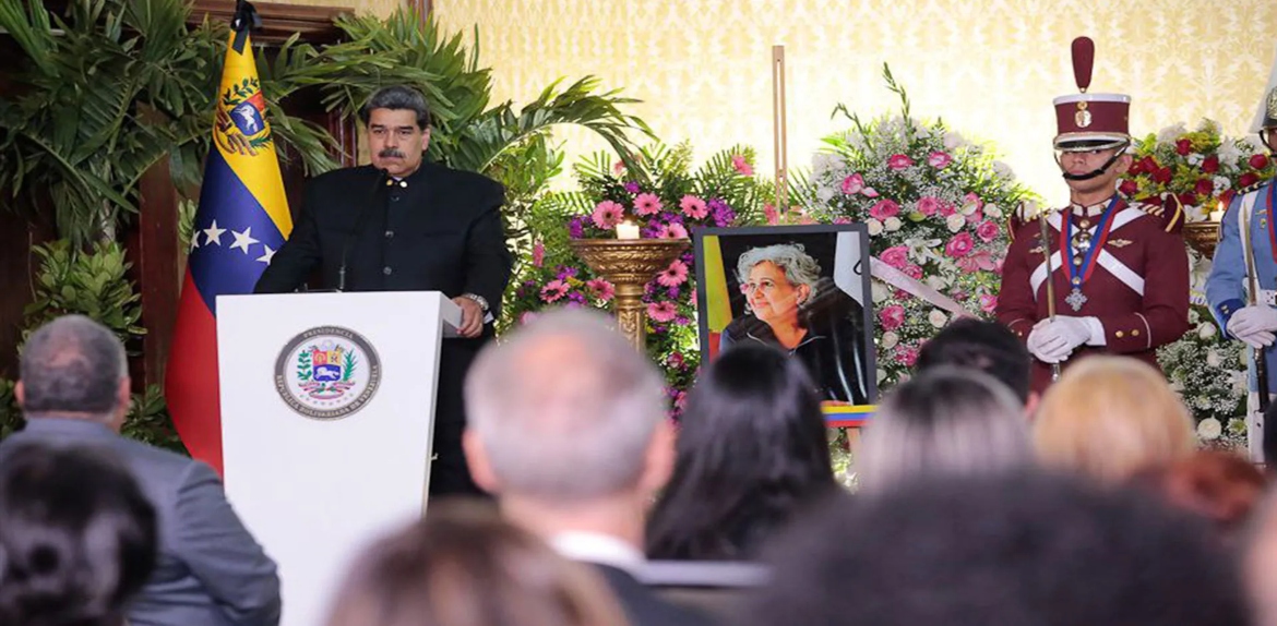 Gobierno Ejecutivo rinde honores a Tibisay Lucena en capilla ardiente en la Casa Amarilla