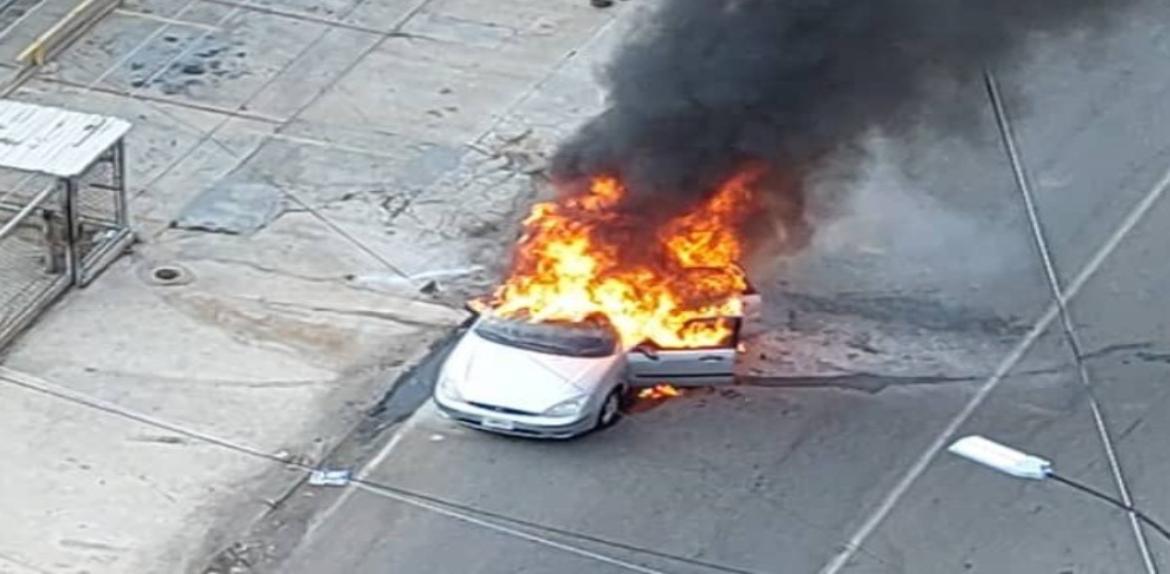 Se incendió un carro en la Calle 72 por gasolina contaminada