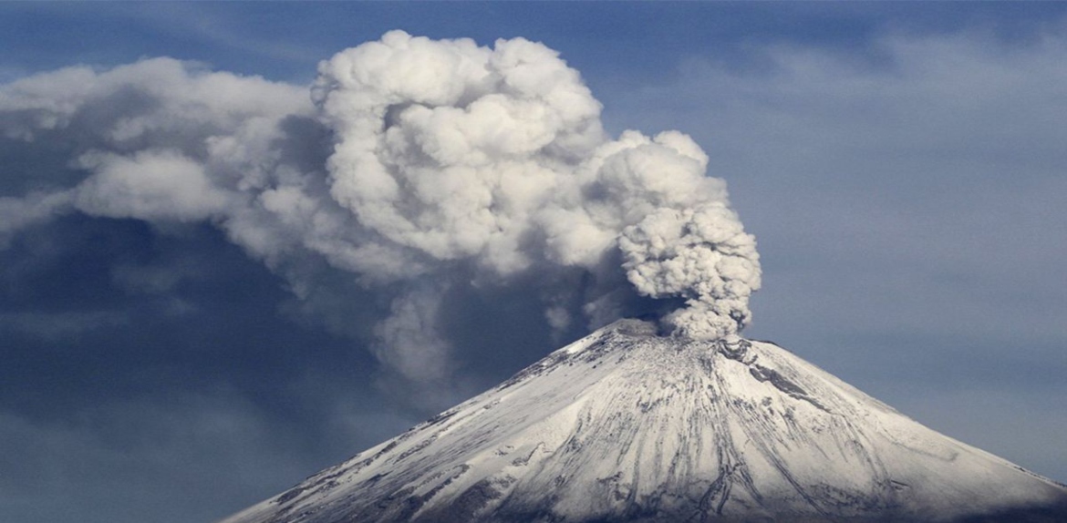 El volcán Popocatépetl, en México, sorprende con una gran erupción