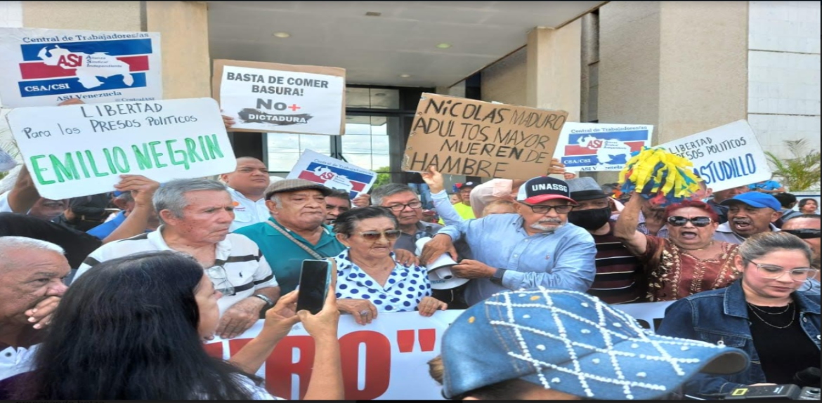 Jubilados y pensionados protestaron frente al Palacio de Justicia exigiendo un ajuste a la pensión