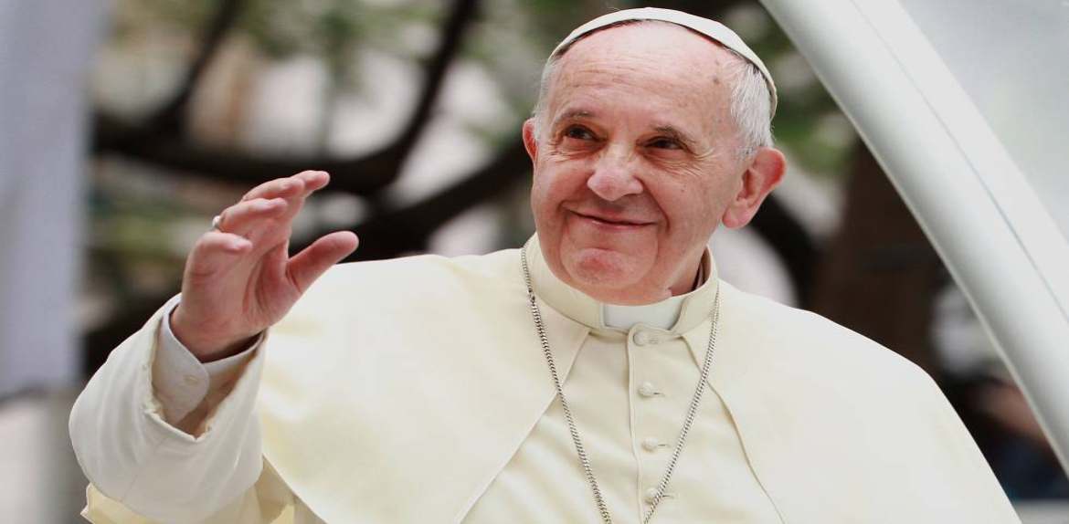 El papa Francisco «mejora progresivamente»