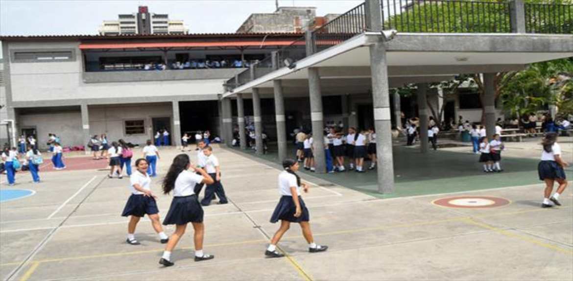 Padres esperan con incertidumbre aumentos en cuotas de escolaridad en Venezuela