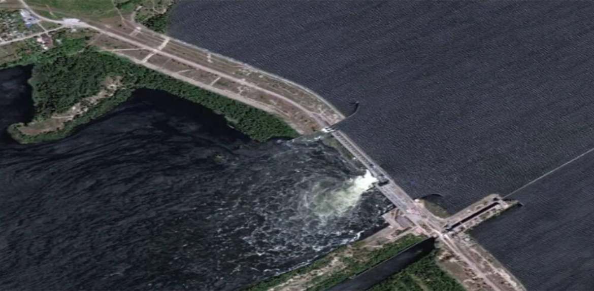 Ucrania acusa a Rusia de «ecocidio» por la destrucción de una represa vital cerca de Jersón que provocó evacuaciones