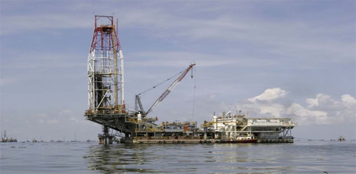 Pdvsa comenzó a limpiar el lago de Maracaibo, afectado por derrames de petróleo