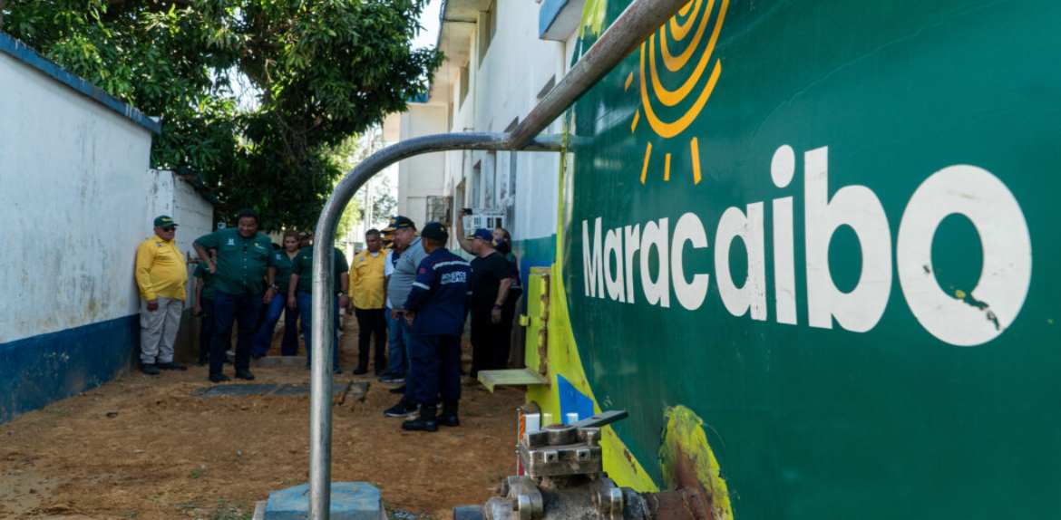 Bomberos de Maracaibo construyen pozo artesanal de agua para responder inmediatamente a las emergencias de la ciudad