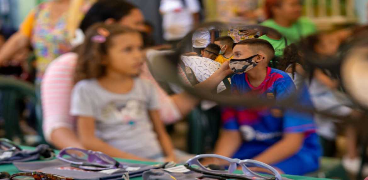 Alcaldía de Maracaibo beneficia con lentes a más de 40 niños para garantizar su rendimiento académico