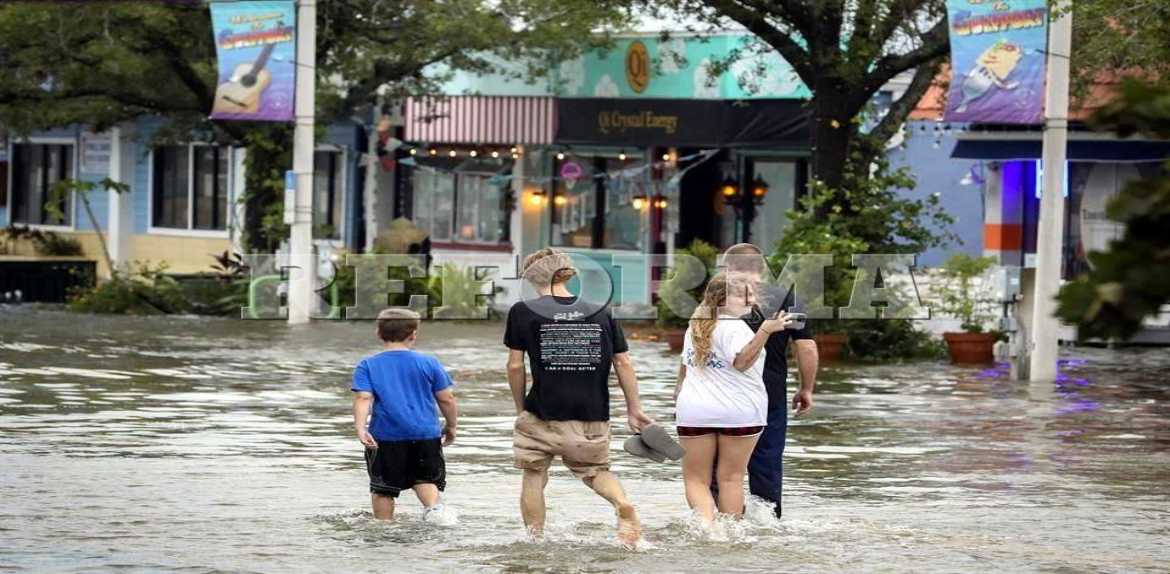 Huracán Idalia inunda calles, derriba árboles y deja a miles sin electricidad en Florida