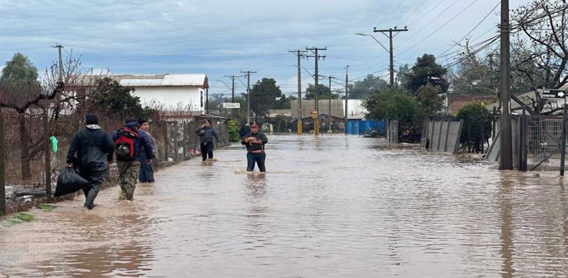 Boric declara estado de catástrofe por el potente temporal en el centro de Chile