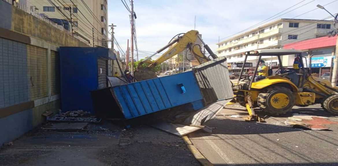 Alcaldía desmontó y demolió seis kioscos en Bella Vista del Plan «Vamos a Poner Orden en Maracaibo»