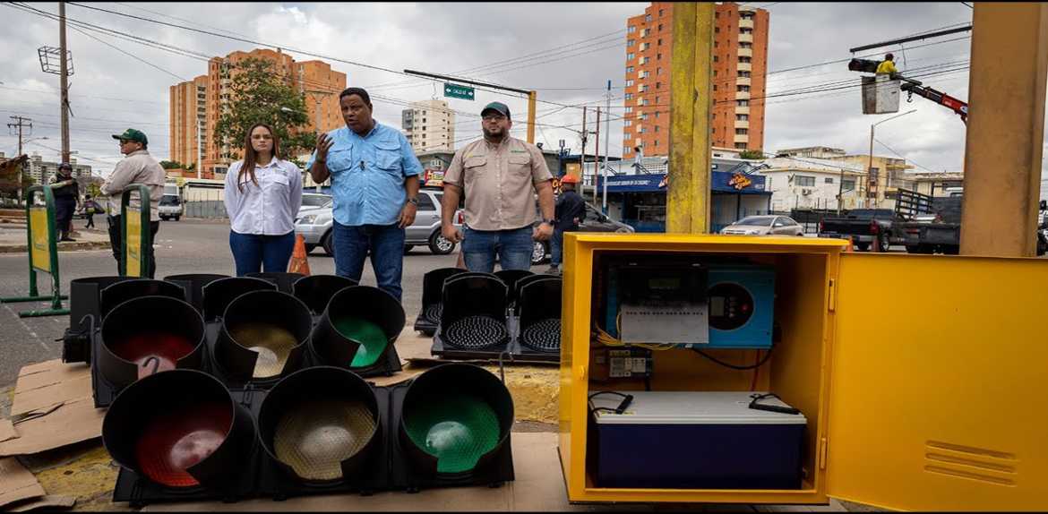 35 nuevos semáforos con paneles solares instala la Alcaldía de Maracaibo