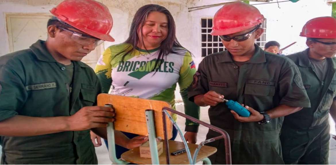 Bricomiles en Zulia activas con la renovación del mobiliario escolar