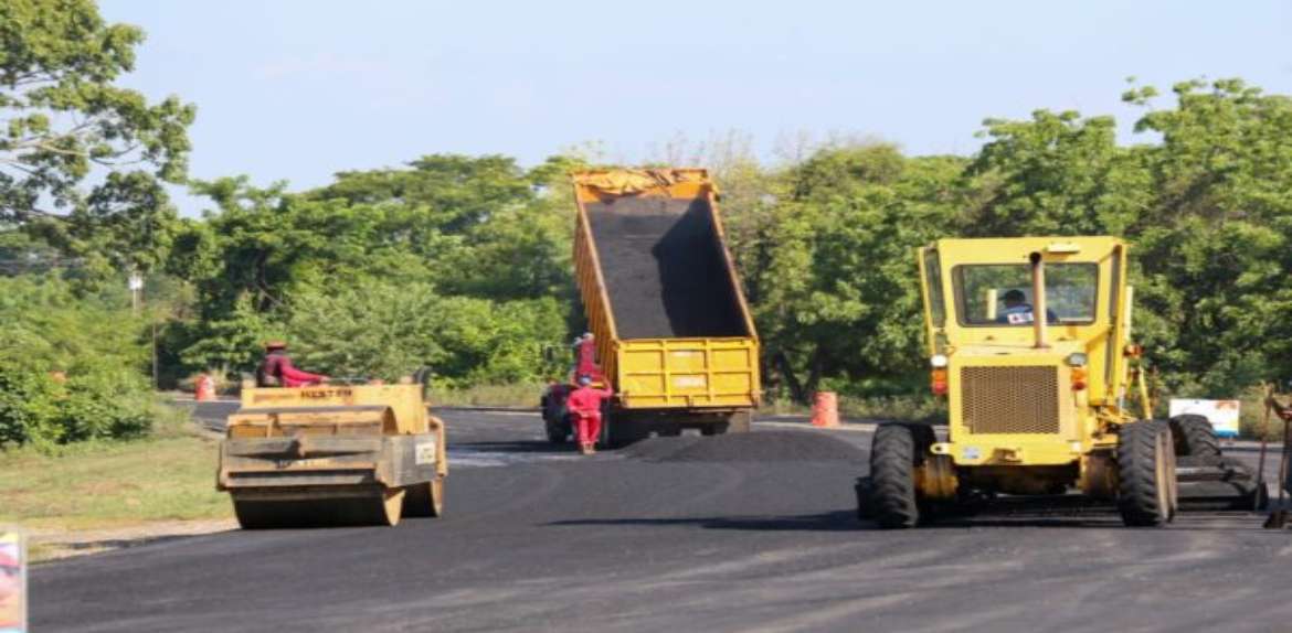 Colocan 6 mil toneladas de asfalto en la autopista Lara-Zulia