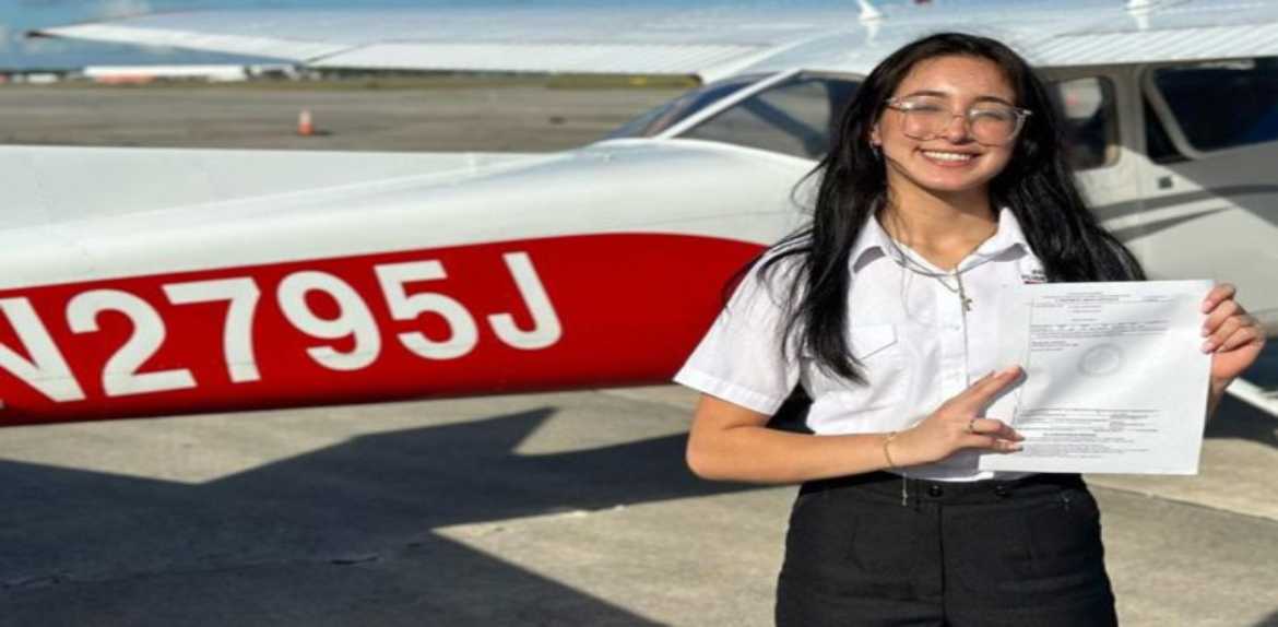 Venezolana de 17 años se convirtió en la piloto más joven de Latinoamérica