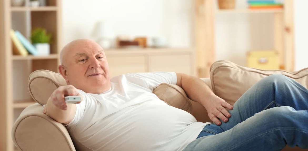 Permanecer sentado más de 10 horas diarias eleva el riesgo de demencia