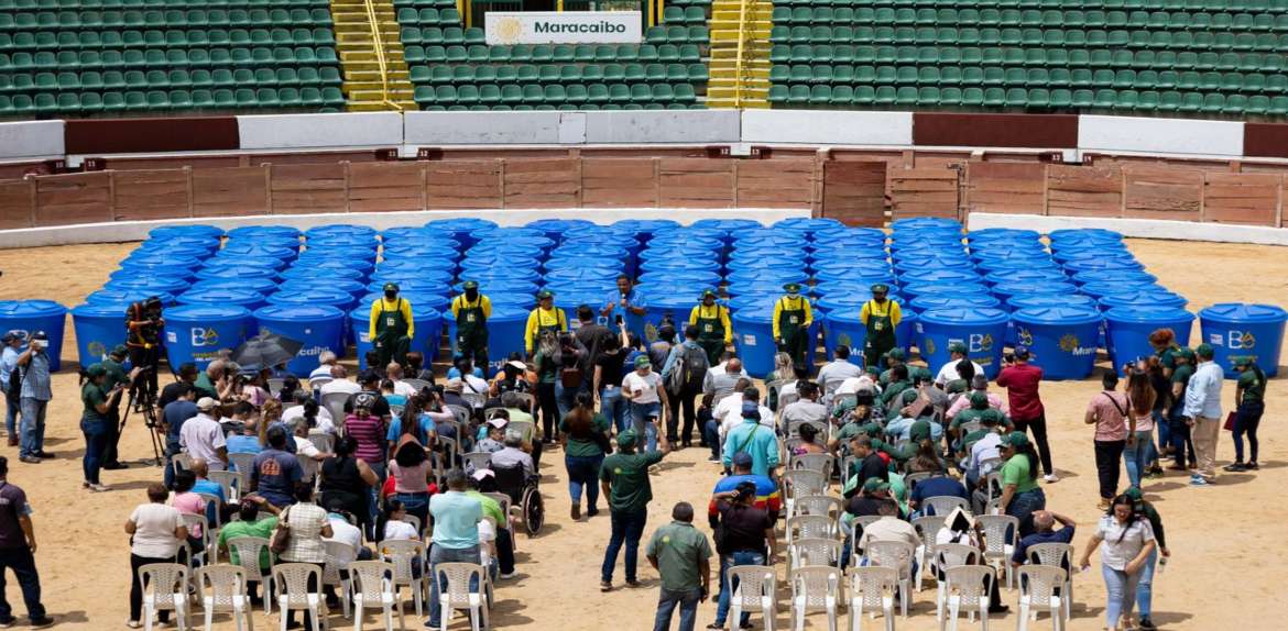 Brigada del Agua entrega más de 100 tanques a vecinos de 18 parroquias de Maracaibo