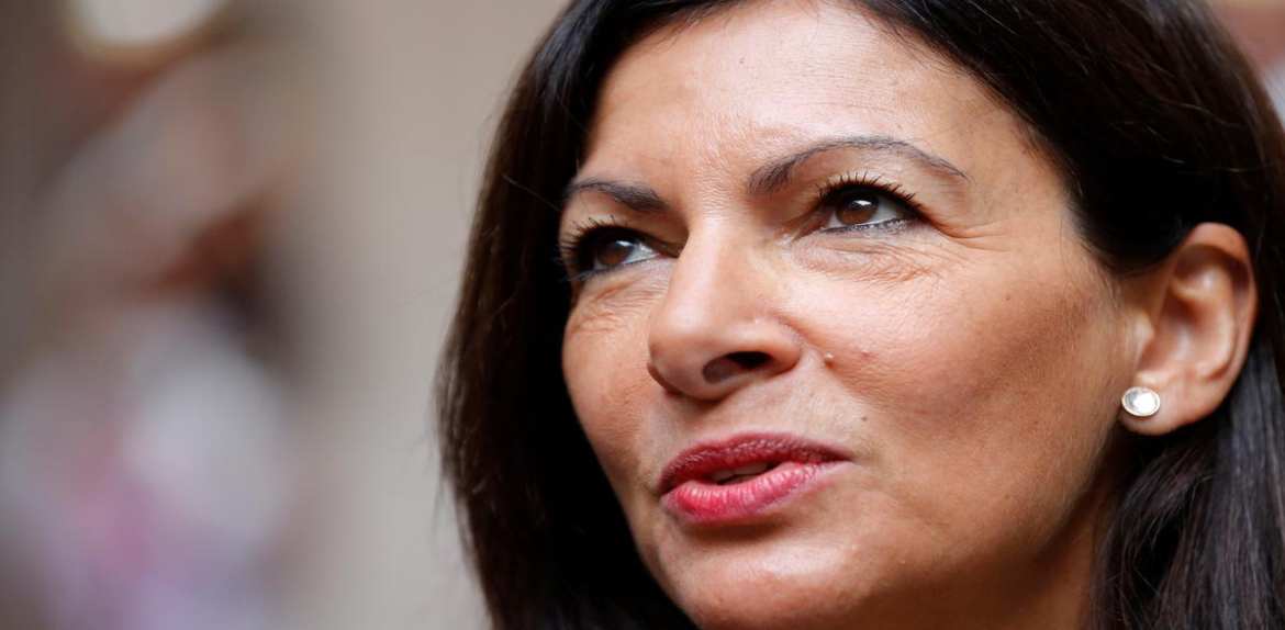 La alcaldesa de París deja Twitter por ser un «arma de destrucción masiva de la democracia»