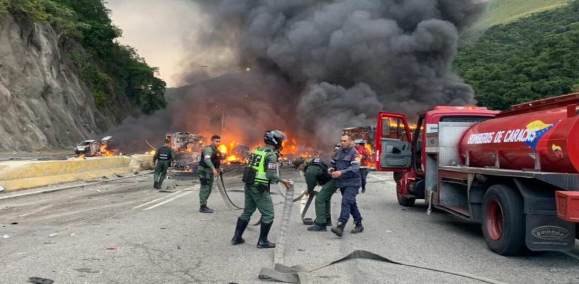 Ascienden a 20 los fallecidos tras accidente en autopista a Guarenas: Hay siete desaparecidos