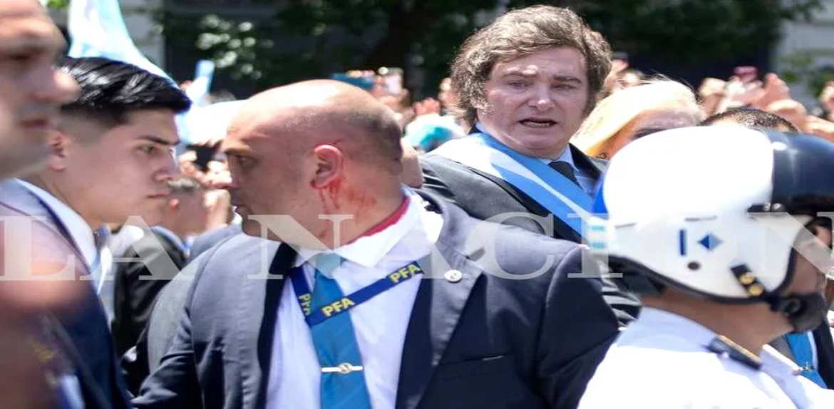 Agreden a Javier Milei: lanzan botellazo y hieren a miembro de seguridad durante asunción