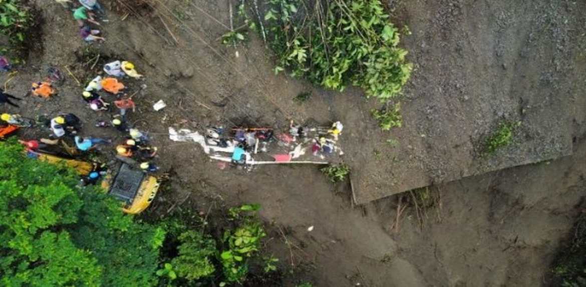 Tragedia en Colombia: derrumbes en la vía a Medellín dejó 32 fallecidos