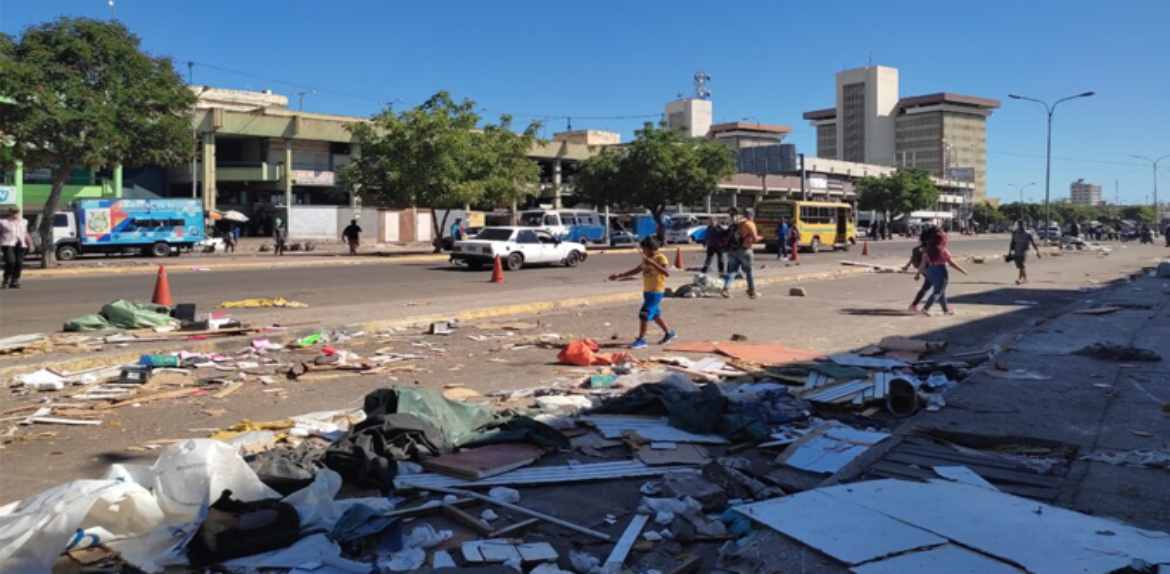 Alcaldía quita tarantines por reordenamiento en el centro de Maracaibo