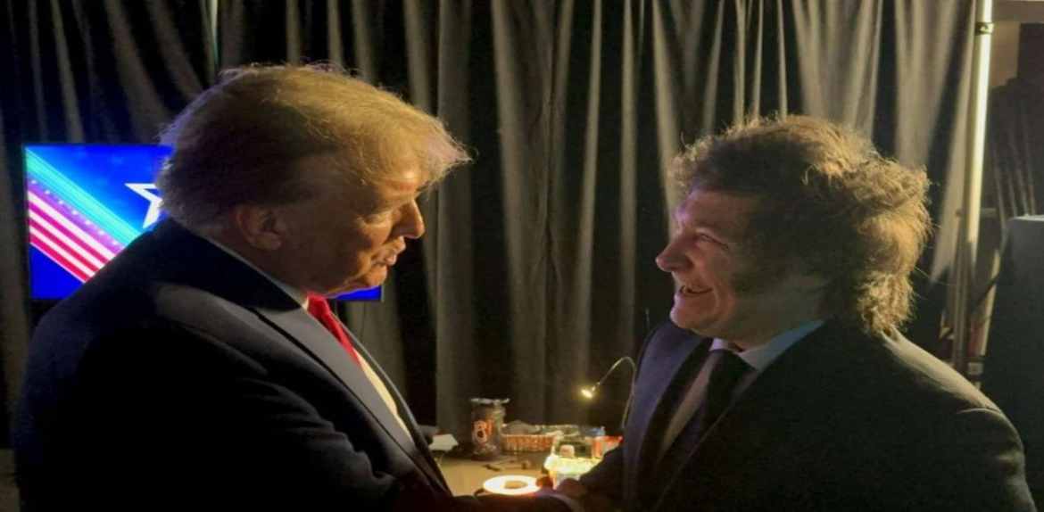 Milei y Trump coinciden en la Conferencia de Acción Política y se toman una foto juntos