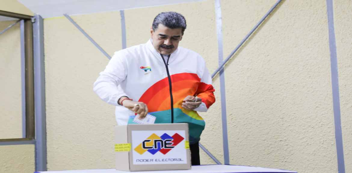 Maduro formaliza su inscripción de candidatura ante el CNE