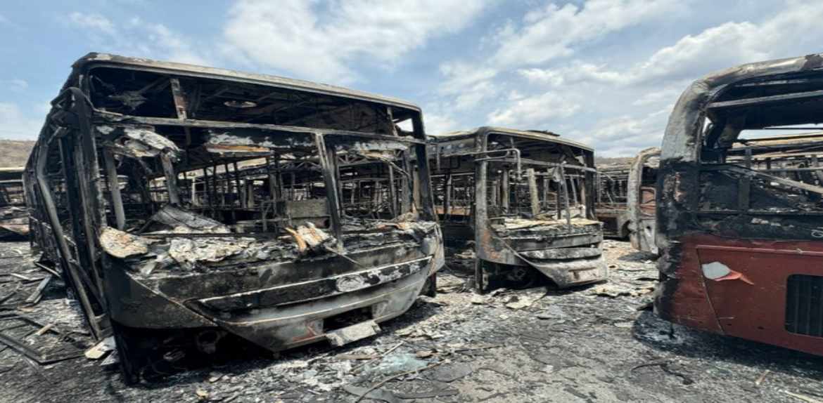 Incendio en estacionamiento de TransAragua acabó con 112 autobuses