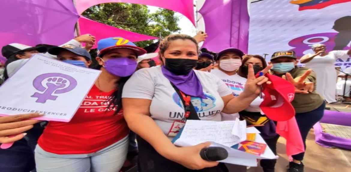 Mujeres se manifiestan en Caracas por salarios, condiciones laborales y pensiones dignas