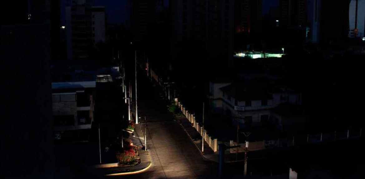 Fuerte aguacero deja semáforos caídos y zonas sin luz en Maracaibo: se espera reporte oficial