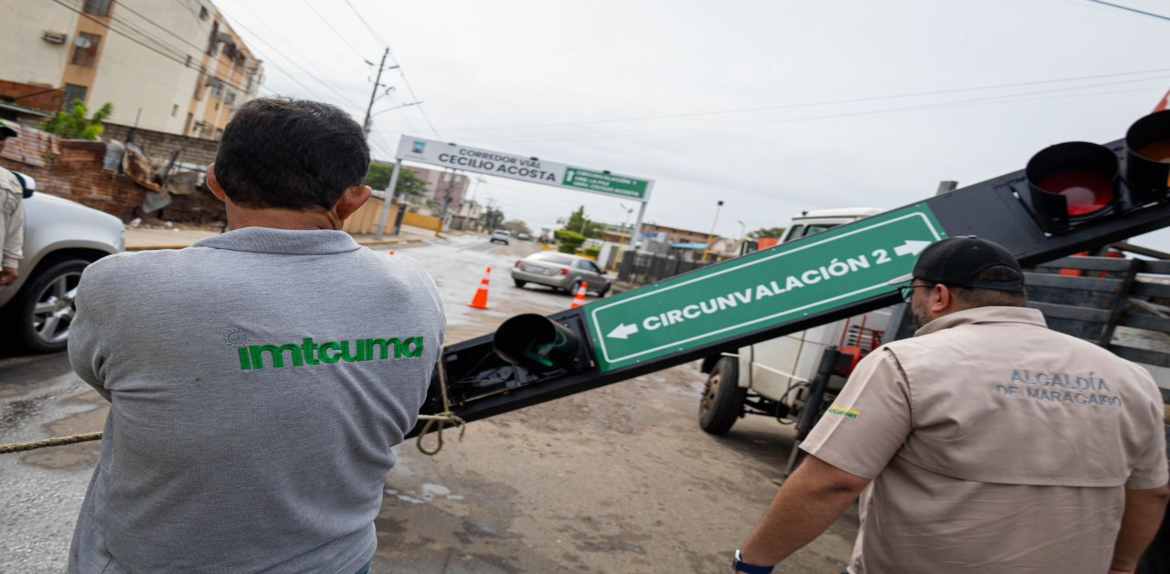 Alcaldía de Maracaibo interviene dos semáforos caídos por las lluvias en Circunvalación 2