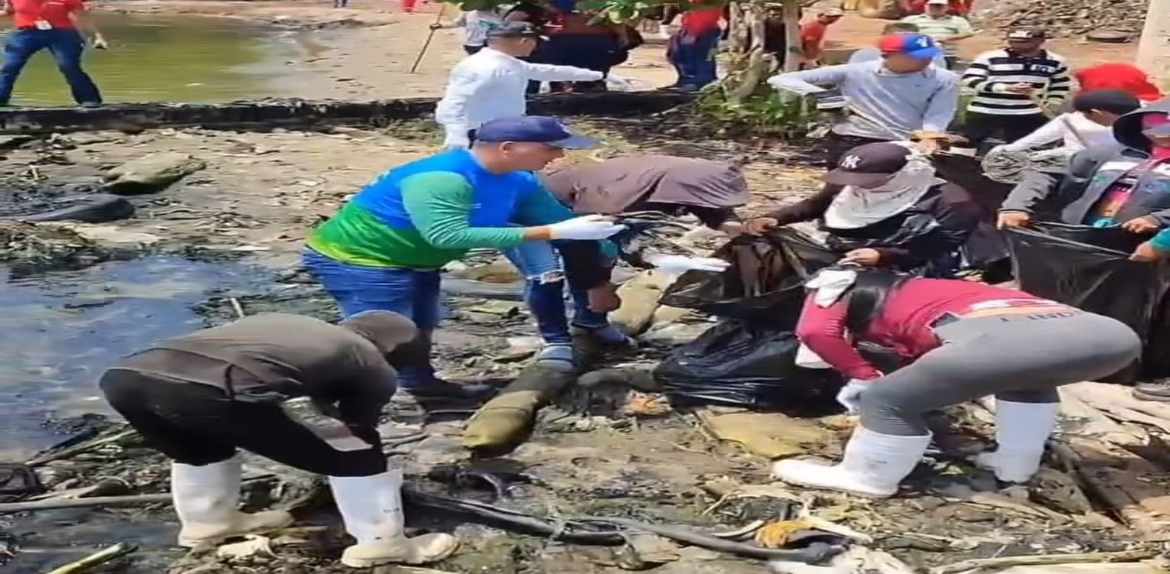 Más de 180 mil toneladas de basura han recolectado en costas del Lago de Maracaibo