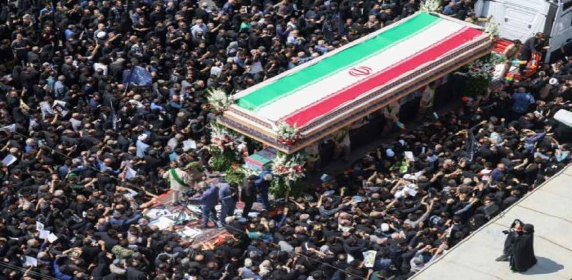 Irán entierra a Raisi en su ciudad natal