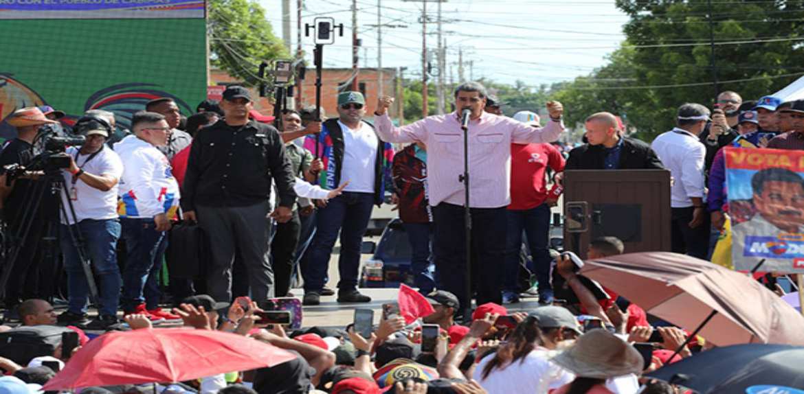 Maduro ordena al ministro Tellechea un plan de asfaltado completo para Cabimas