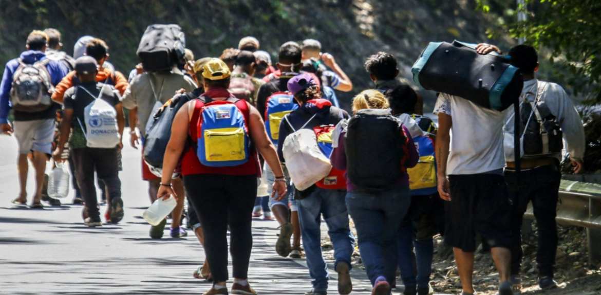Venezolanos en las fronteras con Ecuador y Chile no pueden moverse por falta de documentos: “Estoy en un limbo”