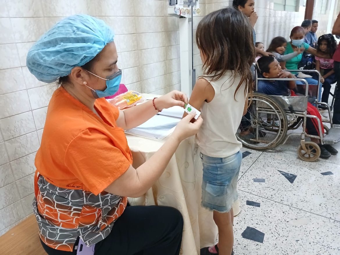 Hogar Clínica San Rafael atendió a niños en jornada gratuita de salud y evaluación nutricional