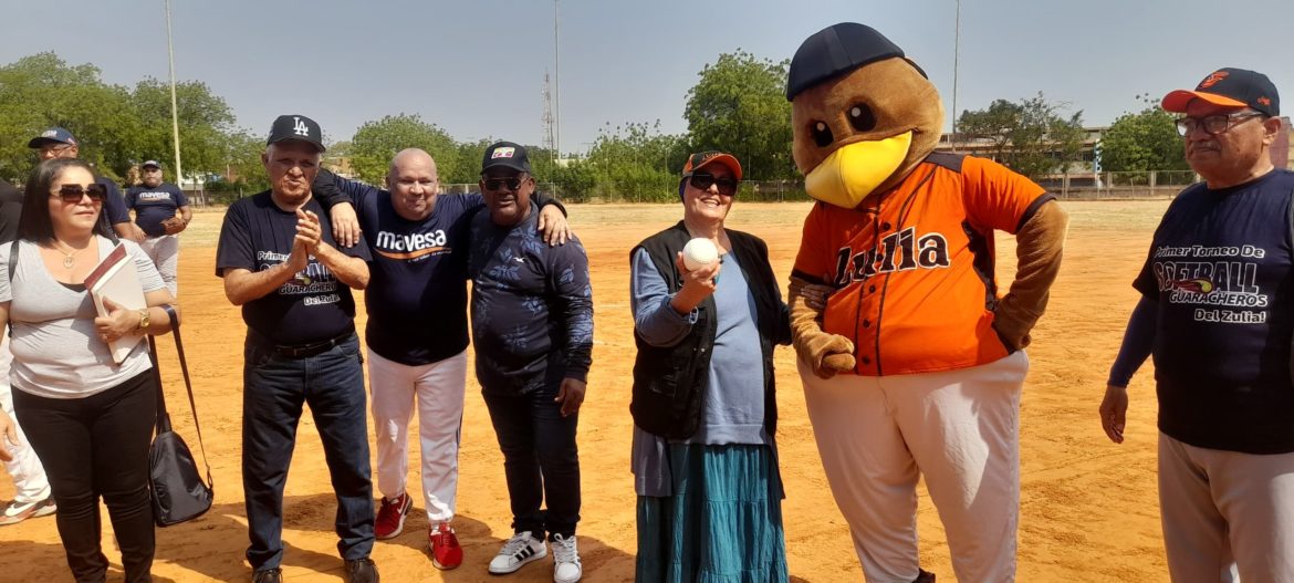 Homenajeada Gladys Cardozo «Canelita» en el Primer Torneo de Softbol «Guaracheros del Zulia»