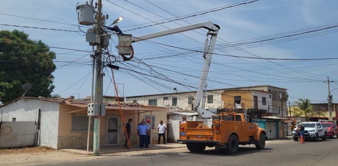 Corpoelec: Afianzan atención a comunidades zulianas con instalación de transformadores