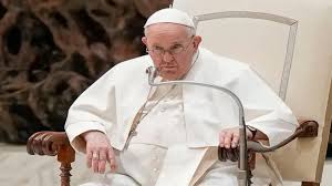 Papa Francisco pasa una noche tranquila, después de tener una crisis por broncoespasmo