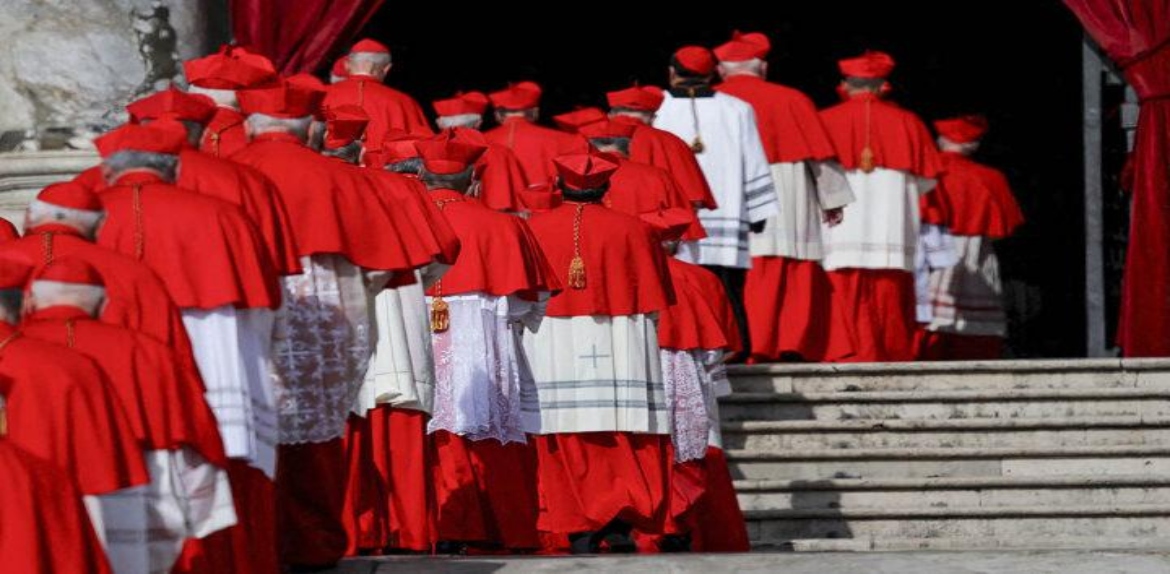 Inicia el proceso del Cónclave en Roma: Los cardenales se mantienen reunidos