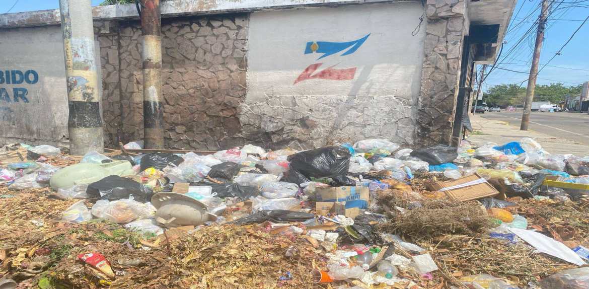 La esquina de Belloso nuevamente con basura: Exigen recojo por parte de la Alcaldía y conciencia ciudadana