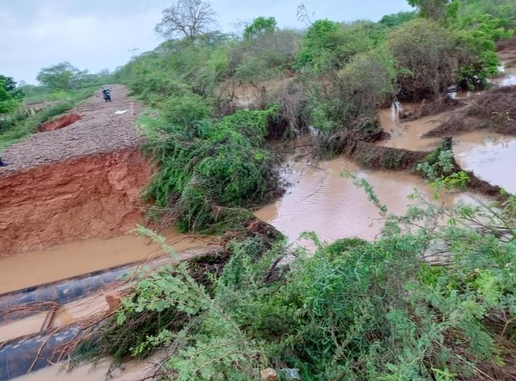 Fuertes lluvias socavan la vialidad en varios municipios del Zulia
