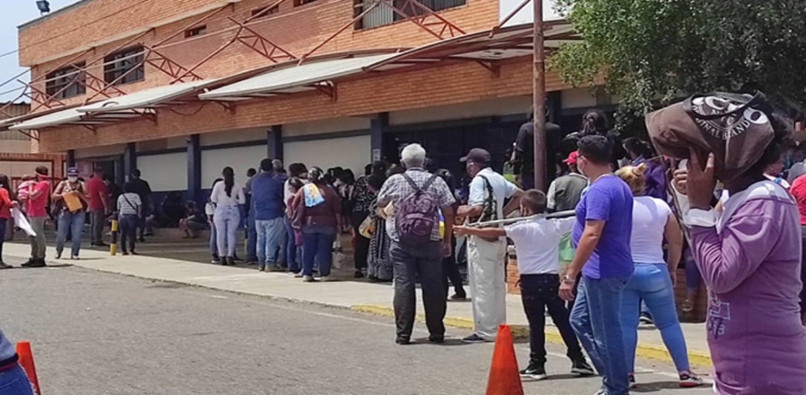 Saime de Valle Frío amanece repleto con inicio de jornada de cedulación por primera vez