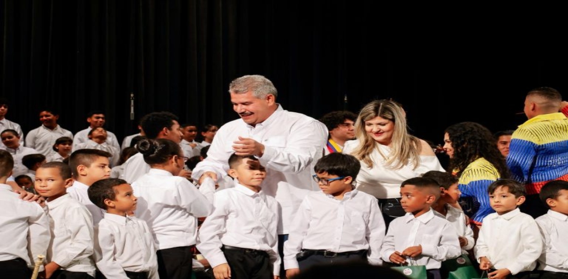 El gobernador Caldera anunció la rehabilitación de los 24 centros de la Fundación del Niño Zuliano