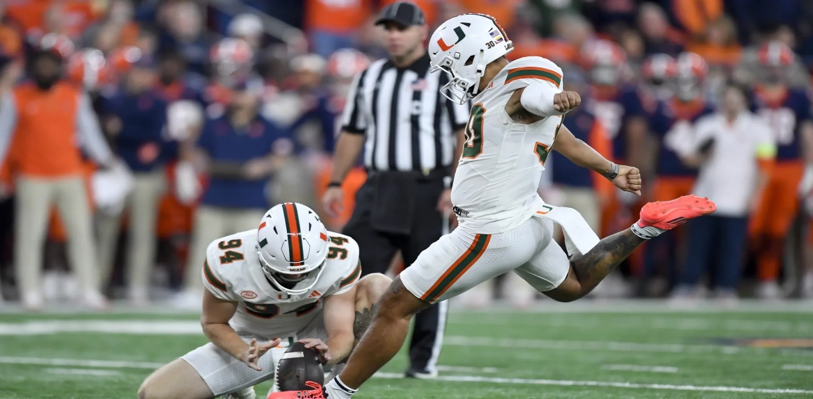 Venezolano Andrés Borregales brilla en su debut con los Patriots en la pretemporada NFL