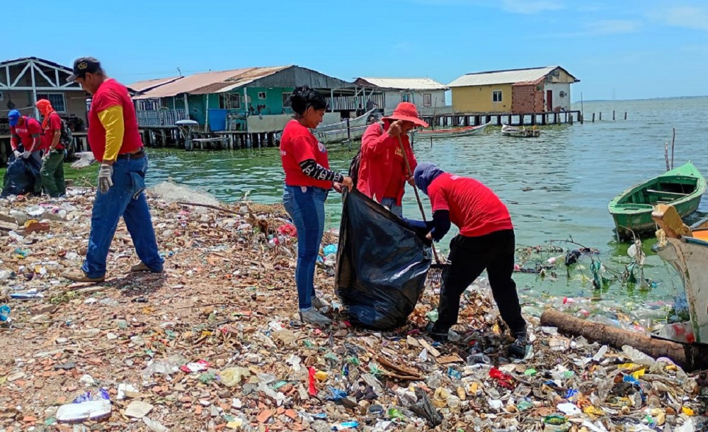 Gobernación recolecta basura en Las Pulgas, Santa Rosa y la Vereda 2