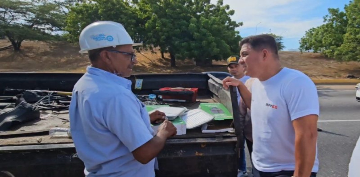 Ministro Márquez acompaña labores de rehabilitación de alumbrado público en Maracaibo