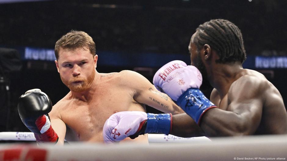 Canelo Álvarez pierde ante Crawford, entrega sus títulos y asoma una posible revancha